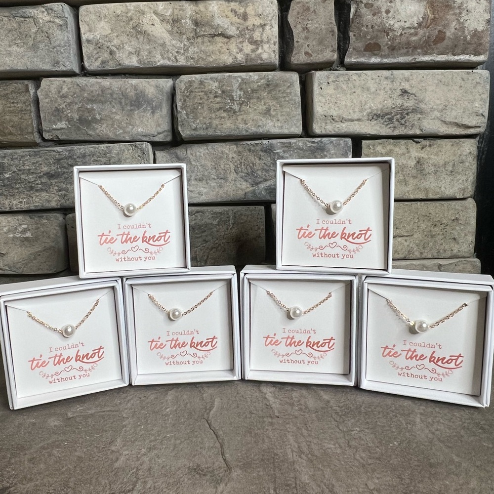 Elegant Bridesmaids Gift - Pearl Necklace with Rose Gold Chain